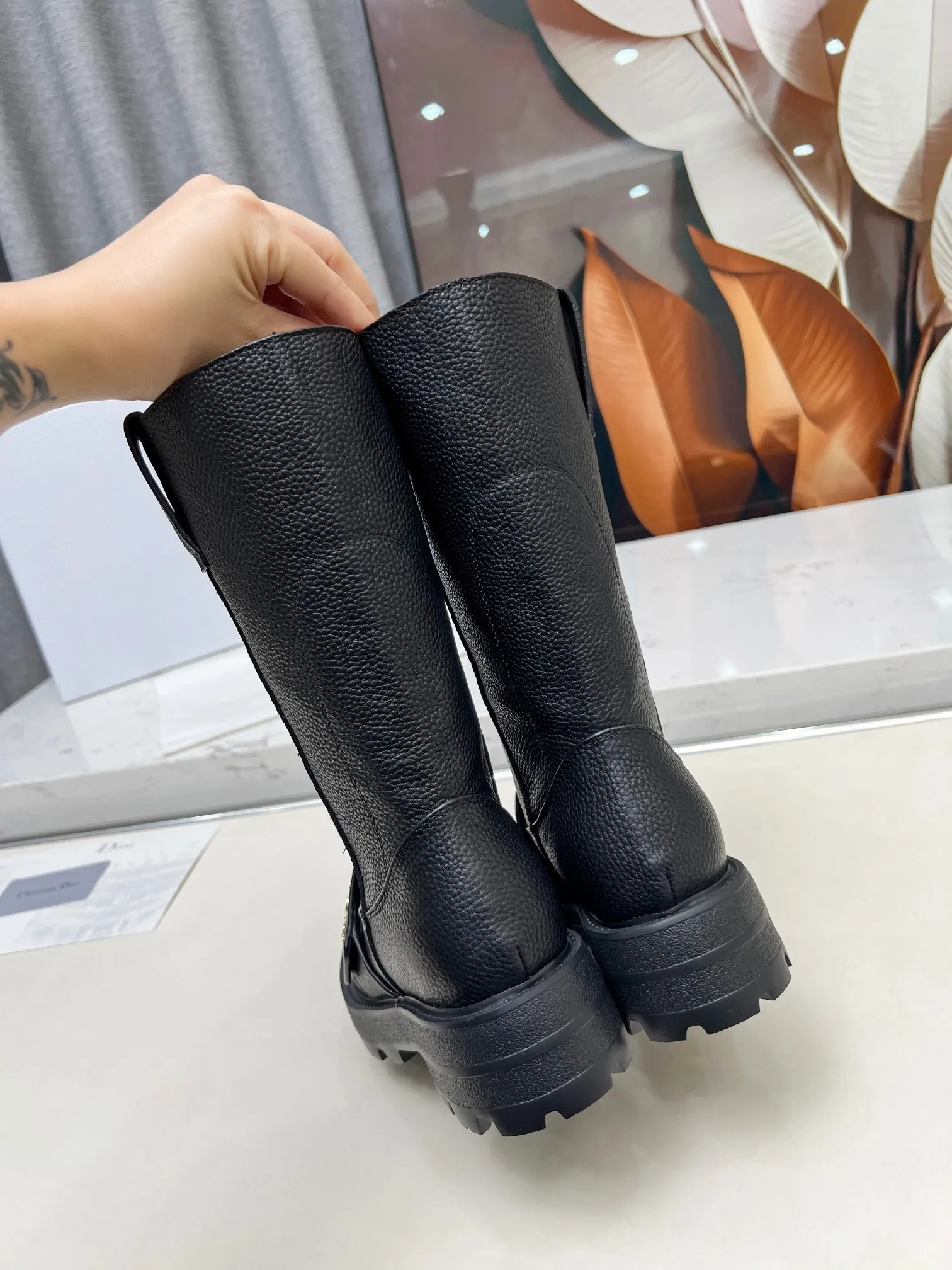 💕💕Factory direct selling price p720💕💕 Dior 2025ss retro British style brogue new knight boots 👢👢 萱 type versatile slim foot yyds. Three-dimensional and full shape, full of handsomeness and comfortable on the feet. A very retro style, full of aura single product, very novel design style, perfect details, cool and trendy 💯 trendy outsole, Upper: full-grain calfskin, lining: cow lining, size: 35-40 (customized size 40-41)